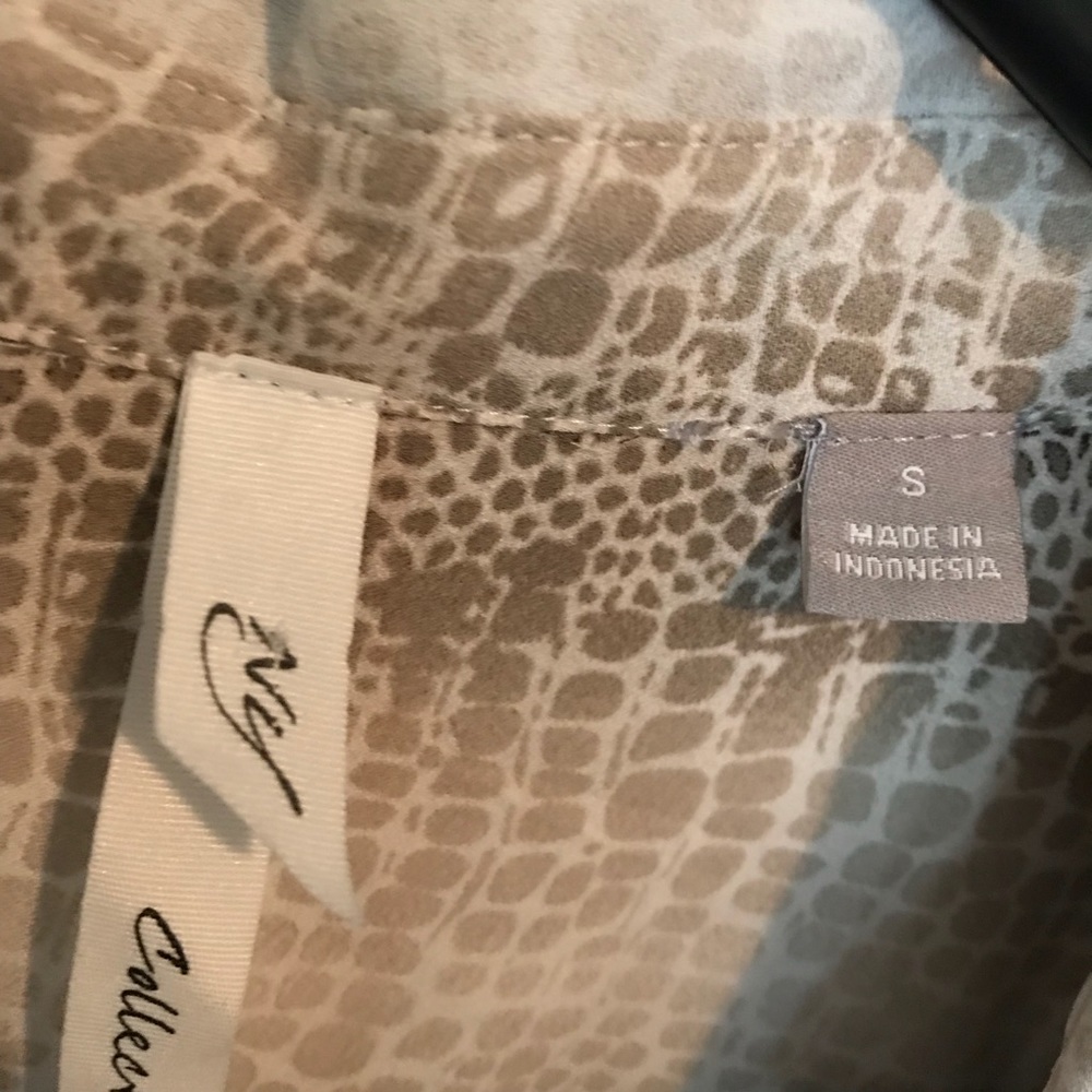 Nwt Snakeskin Pattern Button Down Blouse - image 2